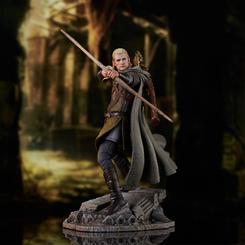 La estatua de Legolas de la línea El Señor de los Anillos Gallery Deluxe es una verdadera obra de arte que captura la esencia y la nobleza de este icónico personaje.