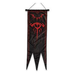 Señal de dominio desde las Tierras de la Sombra. Este estandarte de Sauron con licencia oficial luce el ojo carmesí y motivos de Mordor sobre tela negra, rematado en cola de golondrina para un acabado bélico impecable. 