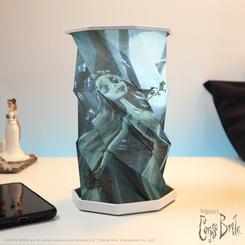 En un instante, la estética gótica de Tim Burton cobra vida con esta lámpara plegable de La Novia Cadáver, una pieza compacta de 15,5 × 12,5 × 2,5 cm que transforma cualquier rincón en un escenario de ensoñación romántica.