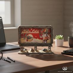 Estética retro del Yermo en formato de sobremesa: el Fallout Switchable Billboard Series 2 convierte tu escritorio en una escena del páramo con un stand de resina envejecida y detalles de arena y chatarra