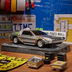 Calendario de adviento de Regreso al Futuro con el DeLorean de 1985. Incluye 24 piezas en bolsas selladas individualmente para construir progresivamente una escena con base y elementos de Twin Pines Mall.