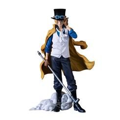 Con un porte decidido y el característico gesto desafiante de Sabo, esta figura de 30 cm captura cada detalle de su atuendo y personalidad en pleno dinamismo. Vestido con su larga capa amarilla ondeando detrás de él