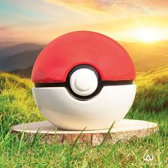 ¡Prepárate para atrapar a tus Pokémon favoritos con este espectacular galletero de Pokémon! Modelado con la forma de una Poké Ball, este tarro no solo te permite satisfacer tus antojos de dulces