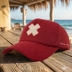 La gorra Tony Tony Chopper convierte un accesorio cotidiano en una pieza con identidad propia desde el primer vistazo, con un diseño inspirado en One Piece que destaca por su color rojo intenso