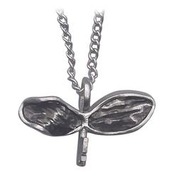 Demuestra tus habilidades de buscador con este exclusivo collar de llave voladora de Harry Potter. Inspirado en la llave utilizada para desbloquear la tercera cámara que protege la Piedra Filosofal