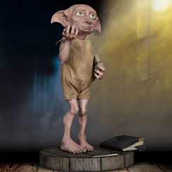 Recuerda al travieso y leal elfo doméstico, "Dobby", de "Harry Potter y la Cámara Secreta". A pesar de ser un fiel sirviente de la familia Malfoy, siempre tuvo un lugar especial para Harry y acudía rápidamente en su ayuda. 