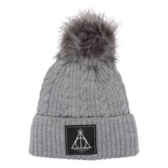 Si eres un gran admirador del mundo mágico de Harry Potter, entonces el Gorro Beanie Deathly Hallows es un accesorio que no puedes dejar pasar. Con una licencia oficial, este gorro ha sido diseñado con materiales de alta calidad como el acrílico