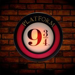 Ilumina tu espacio con la magia del mundo de Harry Potter gracias a la Lámpara Mood Light Platform 9 3/4. Con licencia oficial, esta lámpara es perfecta para añadir un toque encantador a cualquier habitación.