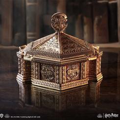 Descubre la magia que te espera con la Caja de Joyas de Hogwarts de Harry Potter, con licencia oficial. Sumérgete en el mundo mágico con esta cautivadora pieza que captura la esencia de la escuela de magia más famosa.