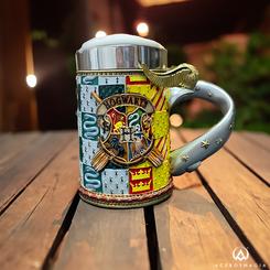 ¡Celebra la magia de Harry Potter con la Jarra de Cerveza de la Snitch Dorada! Esta impresionante pieza de colección combina a la perfección el encanto del acero inoxidable con la intriga de la resina