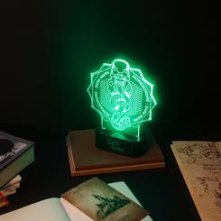 Añade un toque mágico a tu espacio con la lámpara LED de mesa Harry Potter de la marca Tenebrosa, una pieza imprescindible para cualquier seguidor del mundo mágico. 