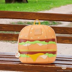 ¡Prepárate para llevar contigo el sabor del icónico Big Mac con la exclusiva mochila McDonalds by Loungefly! Esta mochila, con licencia oficial, te ofrece un toque de nostalgia y estilo único que seguramente llamará la atención.