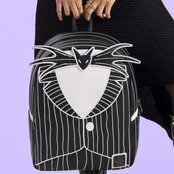 Traje a rayas que nunca pasa de moda: la Mochila Jack Skellington – Pesadilla Antes de Navidad de Disney Loungefly rinde homenaje al Rey Calabaza con un frontal en relieve que replica su esmoquin 