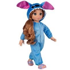 Esta muñeca Disney ily 4Ever de 45 cm combina la ternura de una figura clásica con el encanto del universo Lilo & Stitch, vistiendo un suave pijama enterizo de felpa estampado con los rasgos inconfundibles de Stitch