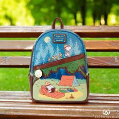 Celebra medio siglo de aventuras con la Mochila Mini 50th Anniversary Beagle Scouts de Peanuts by Loungefly. Diseñada con materiales de alta calidad, esta mochila combina poliéster y cuero PU