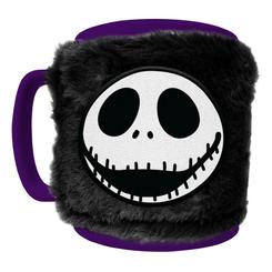 Déjate envolver por el encanto tenebroso de la Taza Fuzzy de Jack de Pesadilla antes de Navidad. Esta taza de alta calidad es mucho más que un simple recipiente: su envoltura de peluche