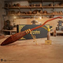 Despierta el espíritu mágico que llevas dentro con esta increíble Réplica Mini Nimbus 2000 de Harry Potter. Este objeto icónico es una verdadera obra de arte que hará las delicias de cualquier amante del mundo de la magia.