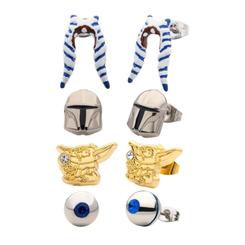 Explora la galaxia muy, muy lejana con estilo con este increíble set de pendientes de Star Wars: The Mandalorian. Este set exclusivo te permitirá lucir tu pasión por la emblemática serie mientras agregas un toque de moda a tu look diario.