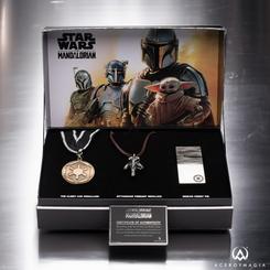 Descubre la colección de réplicas de Star Wars: The Mandalorian, que incluye el Colgante Mythosaurio, la Medalla del Imperio Galáctico y el Pin Beskar. Fabricadas con acero, cuero, aleación de zinc y nylon