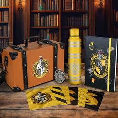 Este set de regalo premium Hufflepuff celebra la lealtad, la dedicación y la nobleza con un diseño encantador y funcional. Presentado en un baúl de 17 x 26 x 13 cm