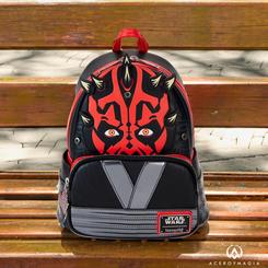 Imagina llevar contigo el poder oscuro de Darth Maul con la Mochila 25th Darth Maul Cosplay de Star Wars: Episodio I - La amenaza fantasma by Loungefly. Esta impresionante mochila