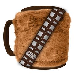 Disfruta de tu café de la mañana en compañía del Wookiee favorito de todos con la taza Fuzzy Chewbacca de Star Wars. Esta taza de alta calidad viene con una envoltura de peluche 