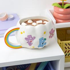 Empieza el día con una dosis de ternura gracias a esta encantadora taza de los Osos Amorosos. Con una capacidad de 450 ml, su diseño de cerámica en forma de nube y su colorido asa arcoíris la convierten en una pieza llena de alegría. 