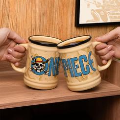 Cada sorbo se convierte en una nueva aventura con esta taza inspirada en el legendario universo de One Piece. Su diseño en tonos arena, combinado con el icónico emblema de los Sombrero de Paja 