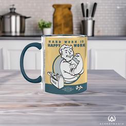 Imagina empezar tu día con un toque de la icónica estética de Fallout con la Taza Vault Poster. Esta taza, con licencia oficial, te sumerge de inmediato en el mundo postapocalíptico de la saga.