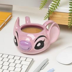 Descubre una manera única de disfrutar tu bebida favorita con esta increíble taza con forma de ángel. Su diseño en 3D, inspirado en Experiment 624, la adorable compañera rosa de Stitch