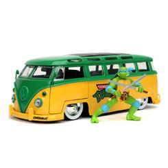 Si te gustan las Tortugas Ninja y los coches clásicos, no te pierdas este increíble modelo a escala 1/24 del 1962 VW Bus con una figura. Se trata de un producto oficial de Hollywood Rides, fabricado con metal fundido y neumáticos de goma 