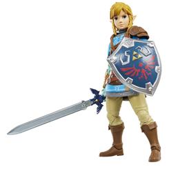 El héroe de Hyrule avanza con la espada preparada y el escudo al frente, listo para afrontar una nueva amenaza. Esta figura Link Tears of the Kingdom traslada a la estantería la imagen aventurera del protagonista de The Legend of Zelda 