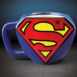 Súper Taza con el Logo de Superman basado en los comics de DC Comics. La taza está realizada en dolomita con una dimensión aproximada de 13 cm.