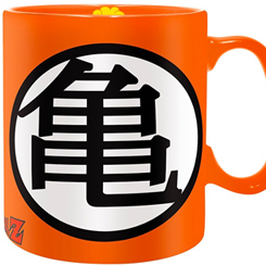 Taza oficial con los diferentes emblemas del atuendo de Goku. basada en la serie DragonBall Z, realizada en cerámica con una capacidad de 0,46 litros, incluye grabados en el exterior.