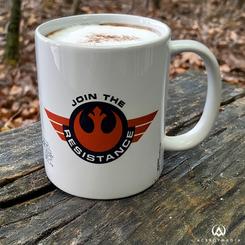 Taza oficial de Star Wars con el motivo del Join the Resistencia realizada en cerámica con una capacidad de 0,33 litros, incluye grabados en el exterior. 