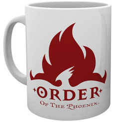 Taza oficial de Warner con el motivo del  Order Of The Phoenix de la saga de Harry Potter, realizada en cerámica con una capacidad de 0,33 litros, incluye grabados en el exterior. Viene en caja de regalo. 