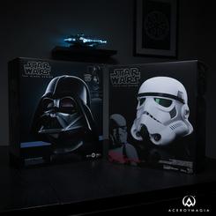 El poder del Lado Oscuro y la imponente presencia imperial cobran vida en este extraordinario pack de coleccionista que reúne dos piezas icónicas del universo Star Wars: el Casco electrónico de Darth Vader Black Series y el Casco Stormtrooper