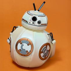 Lleva la galaxia contigo con este espectacular bolso bandolera Loungefly inspirado en BB-8, el carismático droide de Star Wars: El Despertar de la Fuerza. Con unas dimensiones aproximadas de 18,5 × 29,2 × 18,5 cm