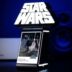 Luz, orden y estética galáctica en tu setup: el Cable Guy Ikon Star Wars (20 cm) reúne base estable y iluminación LED blanca para convertir la mesa en una vitrina funcional. 