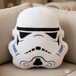 Convierte cualquier rincón en un pequeño homenaje al universo galáctico con este cojín 3D Soldado Imperial Stormtrooper Star Wars, una pieza decorativa pensada para dar personalidad al sofá, la cama o tu zona de cine en casa