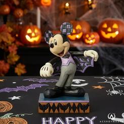 Un encanto festivo y lleno de personalidad se refleja en esta figura Mickey Bat Costume, una pieza en resina diseñada por Jim Shore que combina artesanía, color y un estilo inconfundible. 