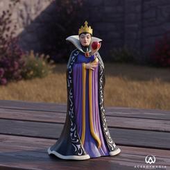 La imponente Grimhilde encarna la perfección de la villanía en esta exquisita creación de Jim Shore, ataviada con una majestuosa túnica negra y morada que luce el inconfundible rosemaling 