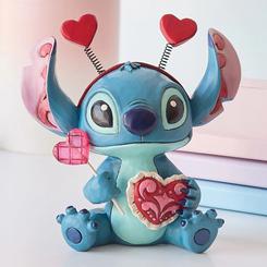 La ternura galáctica cobra vida en esta figura “Sucker For Love” de Jim Shore, que mide 13 cm de alto, está realizada en resina pintada a mano y muestra a Stitch luciendo una diadema 