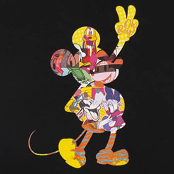 Preciosa camiseta oficial con la silueta de Mickey Mouse creada con sus amigos. Revive las aventuras de Mickey, Minnie, Donald, Pluto y sus amigos más famosos de Disney con esta divertida camiseta. 