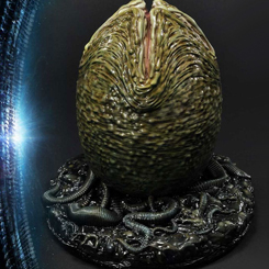 ¡Prepárate para sentir la tensión de los Xenomorphs con la última adición de Prime 1 Studio! ¡El huevo cerrado de Xenomorph de Aliens Comics ha llegado a nuestra Premium Masterline Series! Aunque los Xenomorphs utilizaban a los humanos como huéspedes