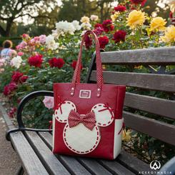 El encanto atemporal de Minnie Mouse se expresa con elegancia en este bolso Disney Loungefly Minnie Mouse, una pieza diseñada para destacar por su estética cuidada y su excelente nivel de acabado. 
