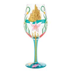 La magia del mar se brinda con estilo en la copa de vino Ariel “Ride Your Own Wave”, una pieza Disney con un diseño luminoso que mezcla elegancia y espíritu aventurero. 
