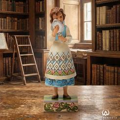 La elegancia y sensibilidad de Bella se plasman en esta figura decorativa que transmite emoción, curiosidad y una belleza serena cargada de significado. Diseñada por Jim Shore