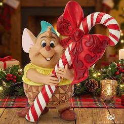 La alegría más sencilla de la Navidad se representa en una figura pequeña que transmite optimismo, cercanía y el encanto clásico de Disney con gran naturalidad. Esta figura Gus Navidad muestra al entrañable ratoncito de Cenicienta