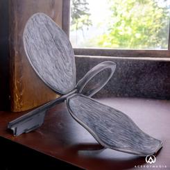 ¡Despliega tus habilidades de Buscador para atrapar esta réplica de Harry Potter! Fiel a "La Cámara de los Secretos", este coleccionable es una réplica de la llave alada encantada que desbloquea la tercera cámara que protege la Piedra Filosofal. 